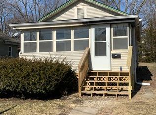 913 E Adams St, Clinton, IL 61727