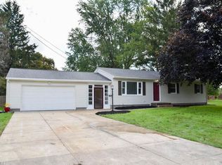 1272 Woodbriar Dr, Mogadore, OH 44260