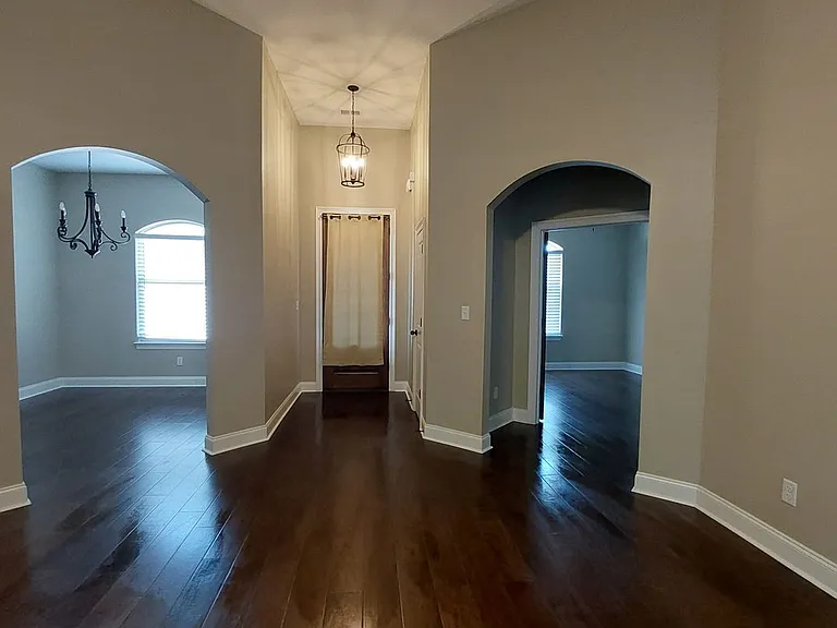 5285 Hurt Rd — Photo 2