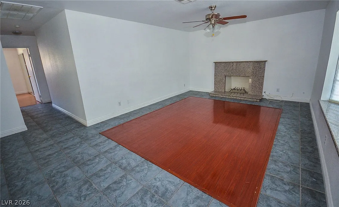 3 bed, 2.0 bath, 1430 sqft, $1,800 — Photo 3