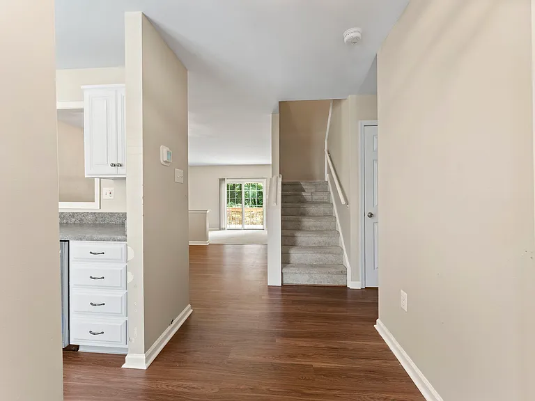 105 Knollwood Ct — Photo 6