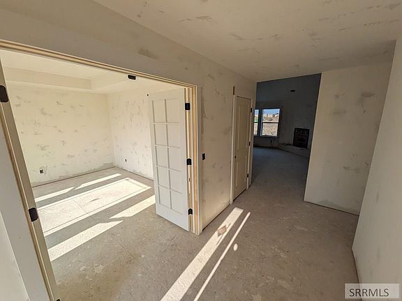 2nd image of 553 Meadowbrook St