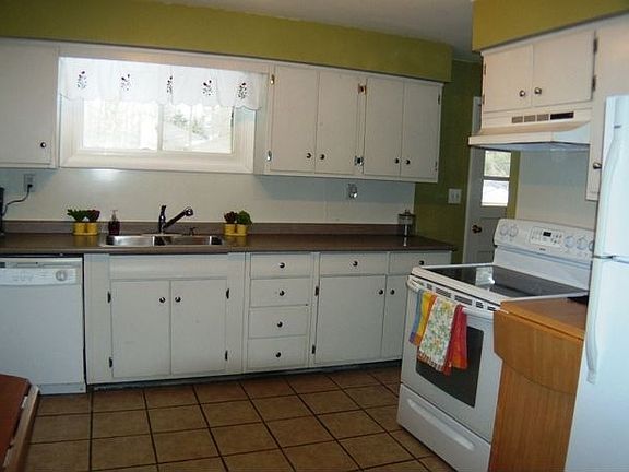 5th image of 11 Baker Dr
