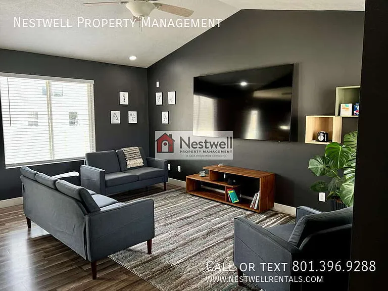 2358 E Hitching Post Dr — Photo 2