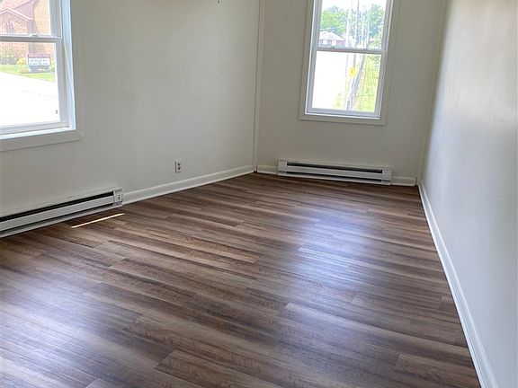 5th image of 1218 N Grand Ave