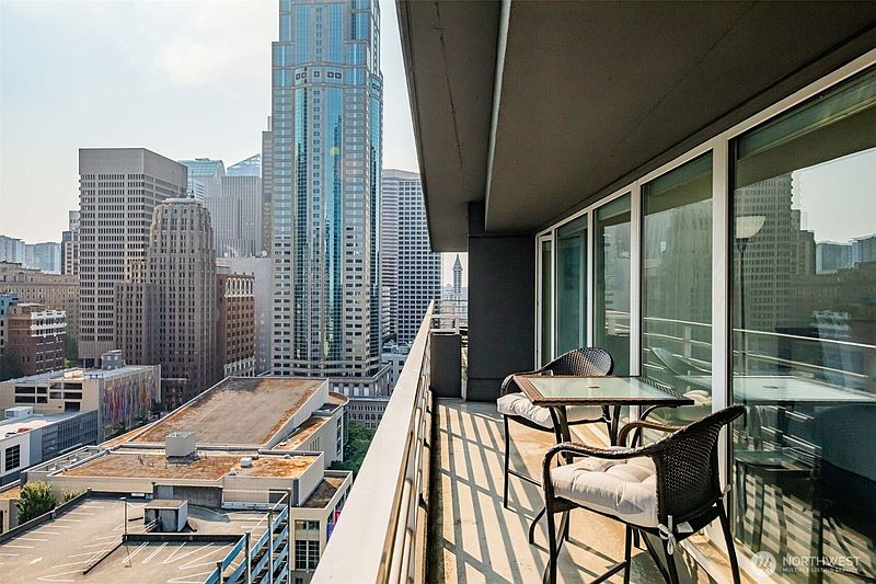 3rd image of 1415 2nd Avenue #2106