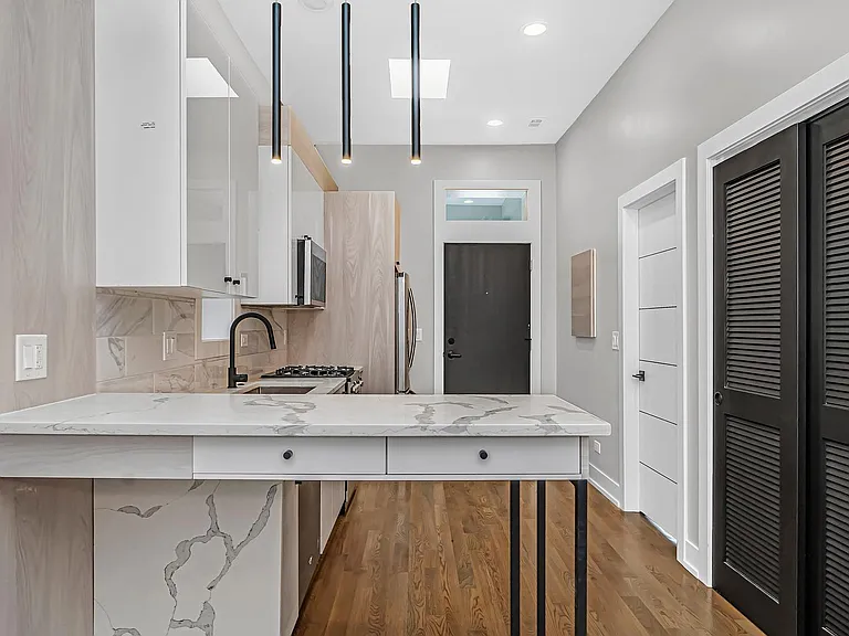 721 W Melrose St #3R — Photo 4