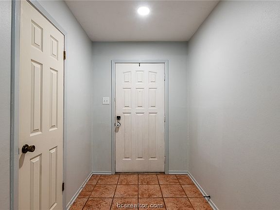 4th image of 1309 Haley Pl