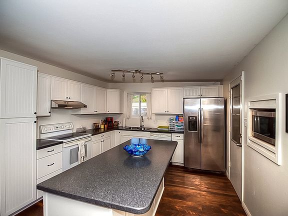 4th image of 1584 E 27th Pl