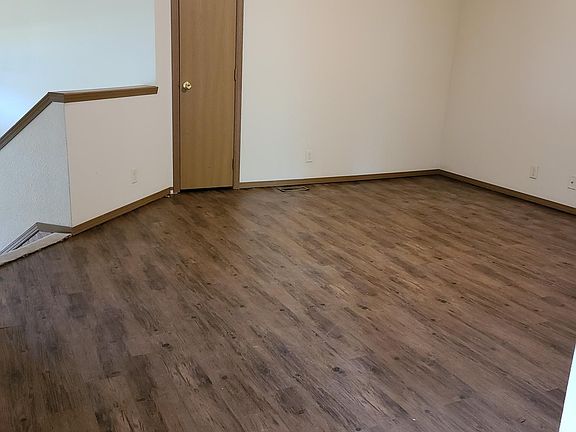 3rd image of 916 N Cedar Point Cir