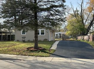 988 Berkley St, Carpentersville, IL 60110