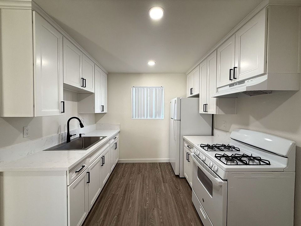 1st image of 123 W Olive Dr #3