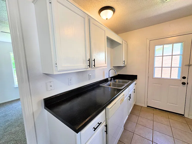 3501 SW Victoria Pl #2 — Photo 11