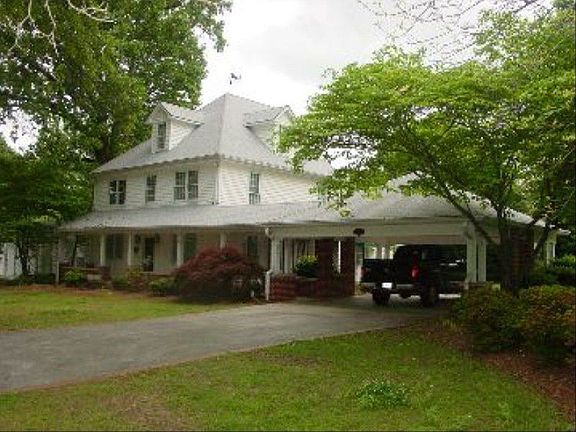 http://www.propertyboss.net/CustomerImages/DFF001_92991/media/Properties/295%20Bowdon%20Street/zsmall_DSC05710.JPG