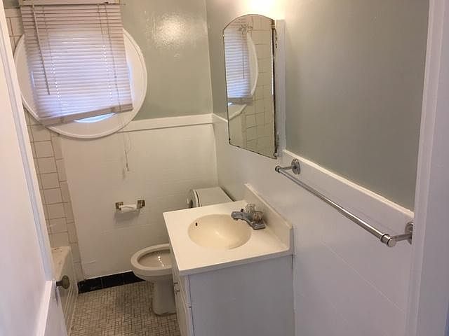 2nd image of 3569 Cowden Ave