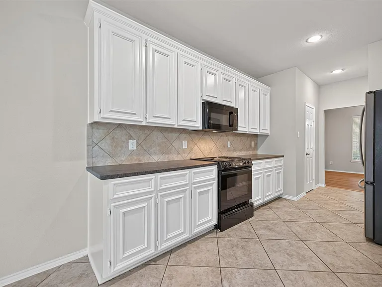 1807 Katlyn Ln — Photo 14
