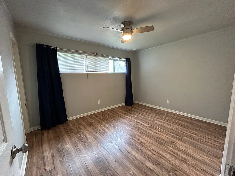 2506 Mecom Dr — Photo 4