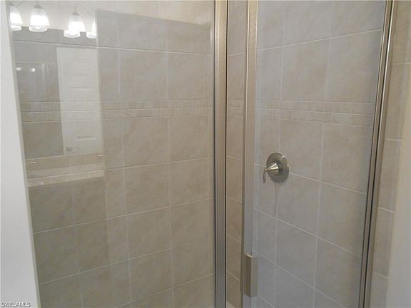 2nd image of 3021 Royal Gardens Ave