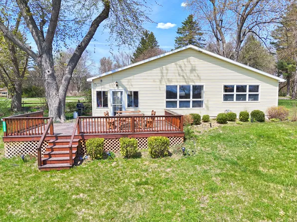 66758 Lakeshore Dr, Dowagiac, MI 49047