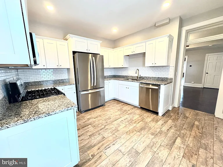 425 Juniper St — Photo 12