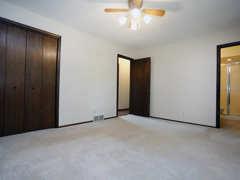 6734 S 73rd Ave — Photo 34