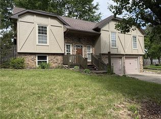 1112 Fairway Dr, Richmond, MO 64085