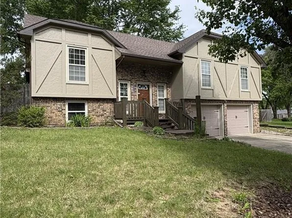 1112 Fairway Dr, Richmond, MO 64085