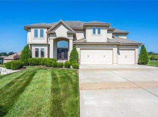 4000 NE Chapel Ridge Pl, Lees Summit, MO 64064