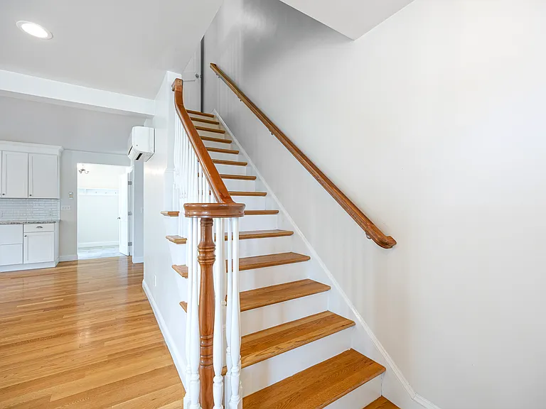 48 Spruce St — Photo 6