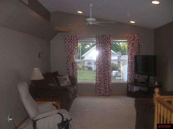 4th image of 601 8th Ave SE
