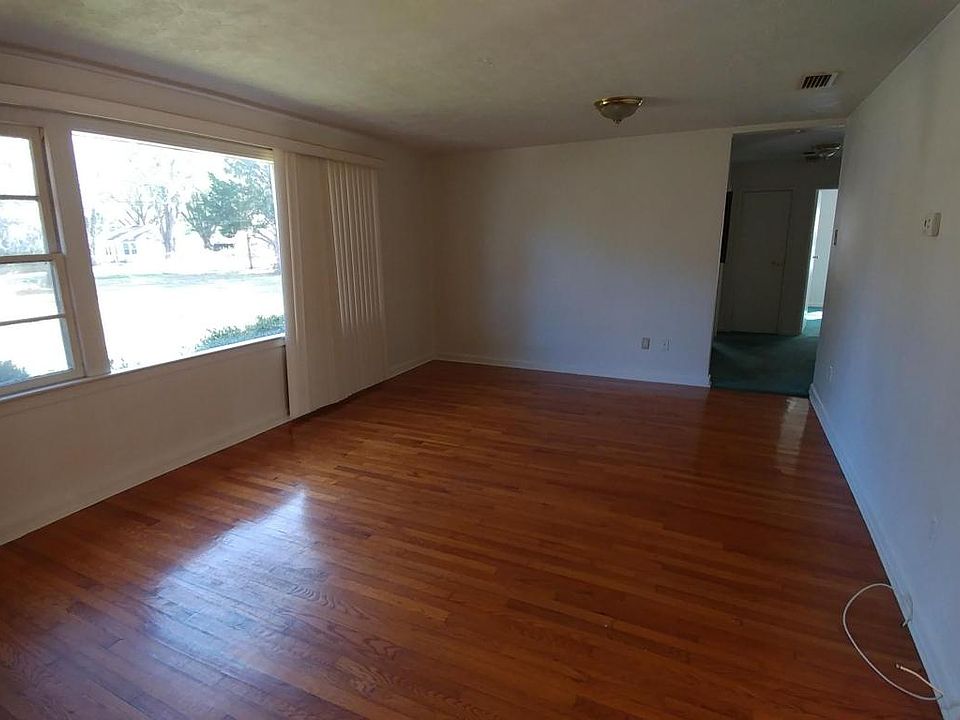 2nd image of 8526 Lenox Ave