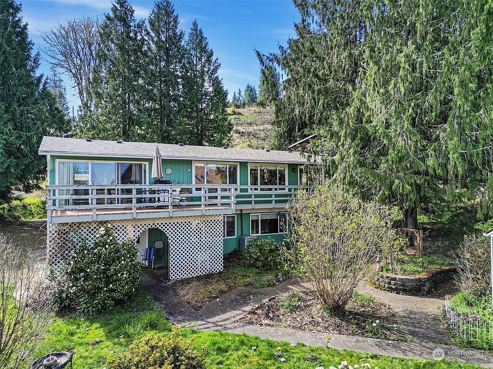 1st image of 216 Lakeview Drive