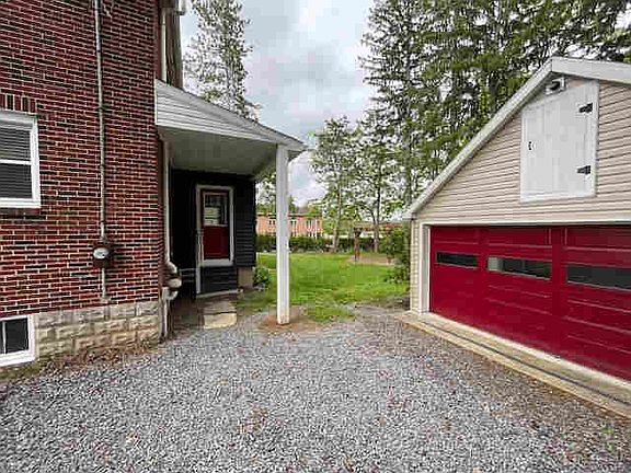 3rd image of 332 E Whitehall Rd