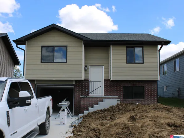 2268 NW 57th St, Lincoln, NE 68528