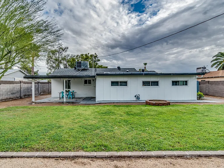 2514 E Indianola Ave — Photo 20