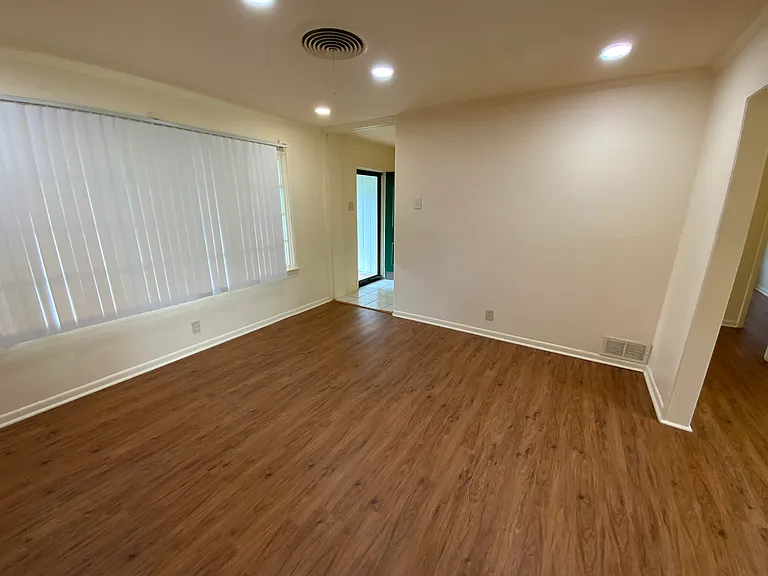2826 Shady Hill Dr — Photo 2