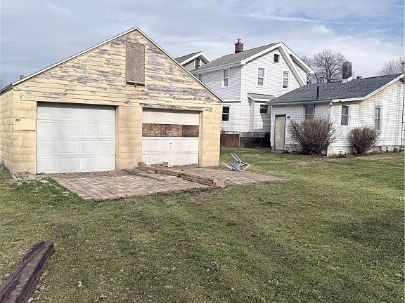 3rd image of 817 Halter Ct NW