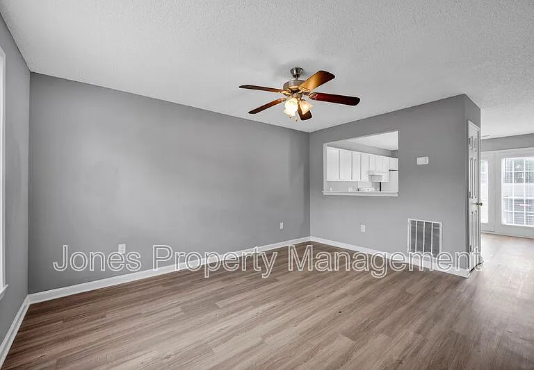500 Jackson Park Rd #12 — Photo 6