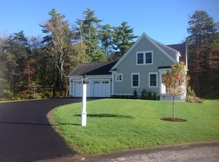 25 Fieldstone Dr, Mattapoisett, MA 02739