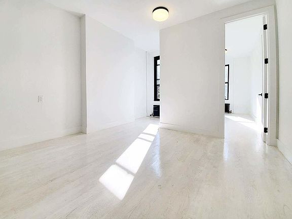 4th image of 750 Washington Ave #3R