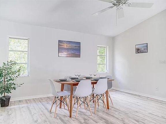 4th image of 10165 Seabrook Ave