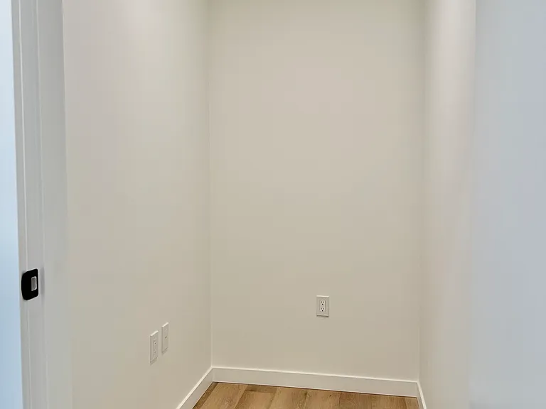 2488 Granville St — Photo 73