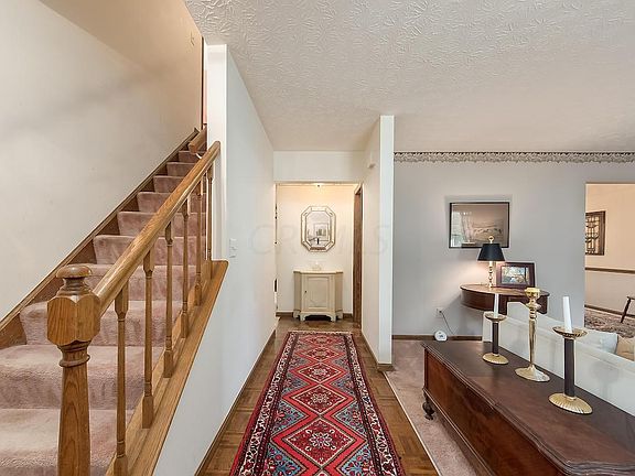 3rd image of 385 Howland Dr