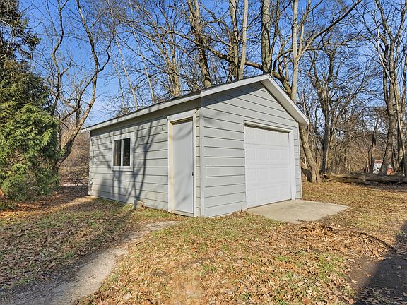 3rd image of 1606 N Longshore Dr