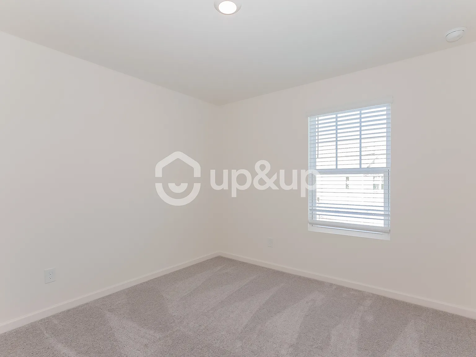 3 bed, 2.5 bath, 1421 sqft, $1,845 — Photo 3
