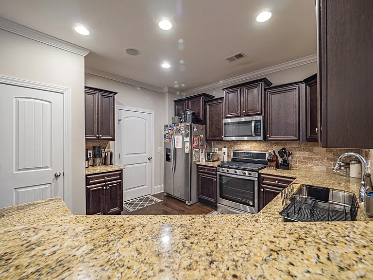3057 Girard Dr — Photo 17