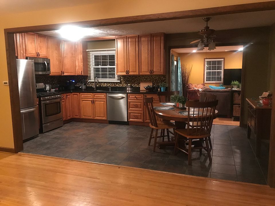 Eat-in kitchen