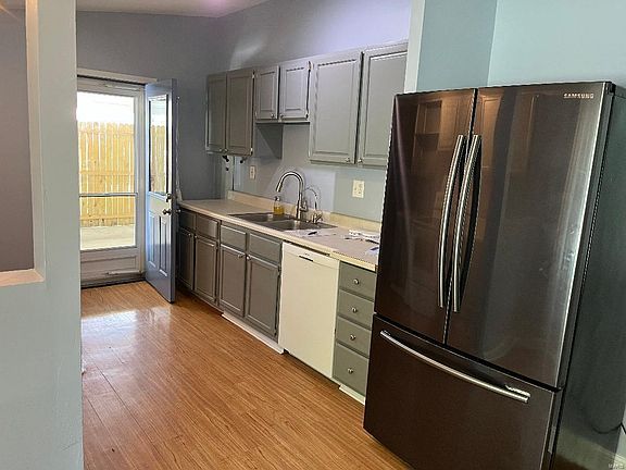 4th image of 3000 Willow Ave