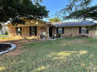 205 Crestview Dr, Elgin, OK 73538