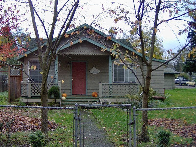 1st image of 1606 SE Courtney Ave